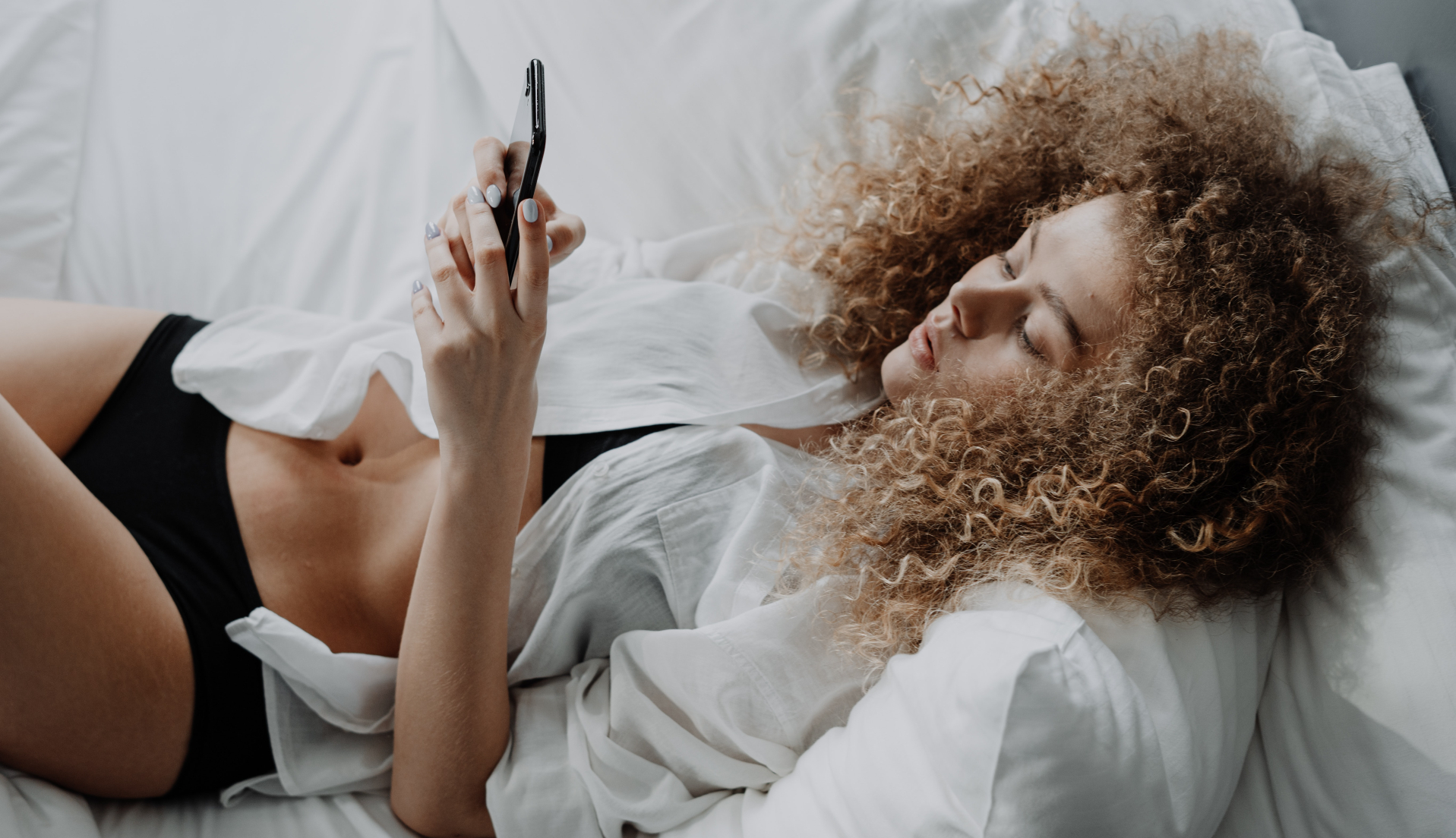 Sexting de donts bij sexy talk via WhatsApp op een rij afbeelding