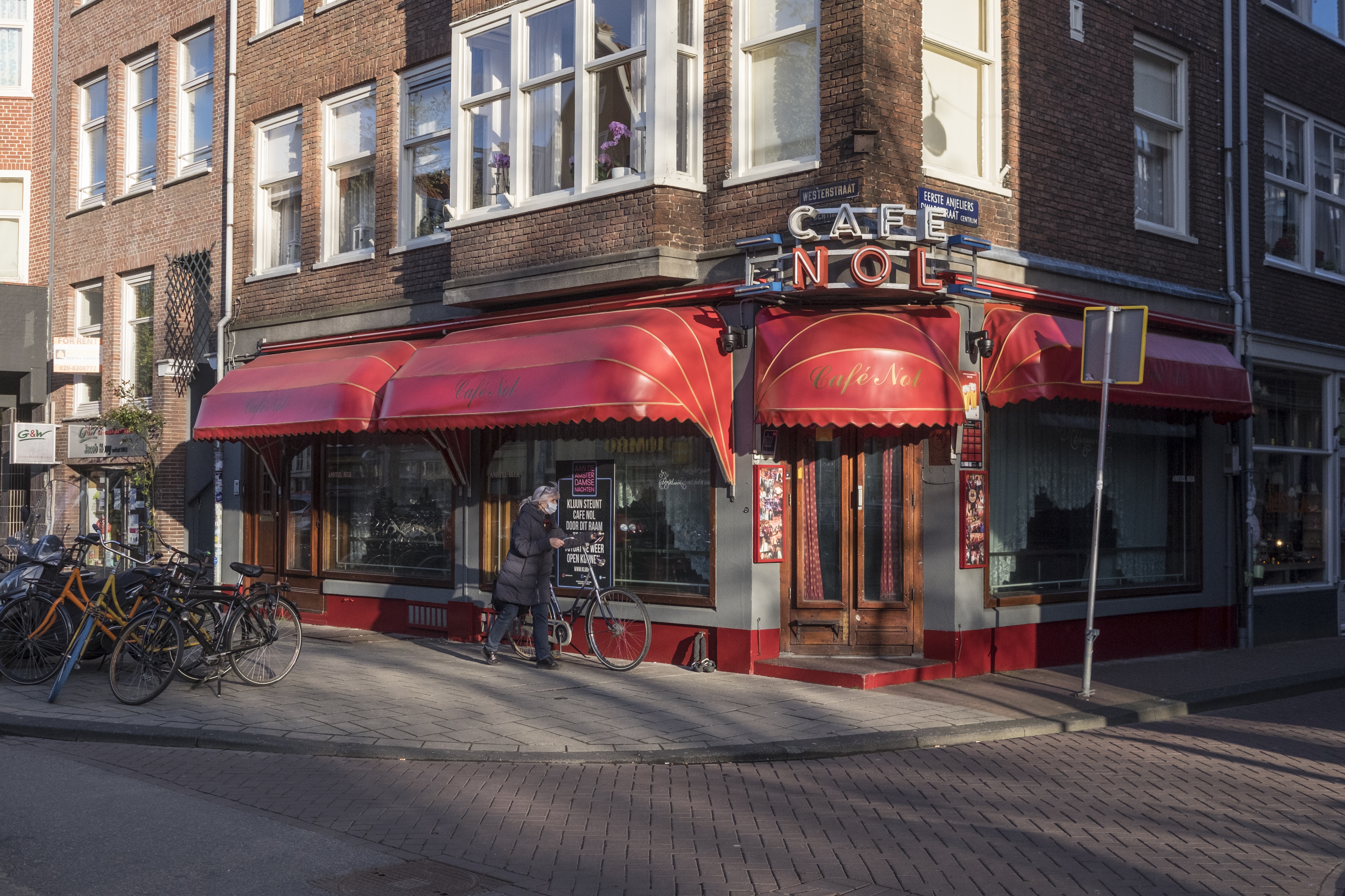 Dit zijn de 10 leukste authentieke cafés (ja, die bruine kroegen) van Amsterdam foto